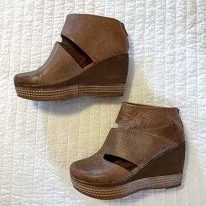 Antelope 984 Hi Cut & Wrap Wedge